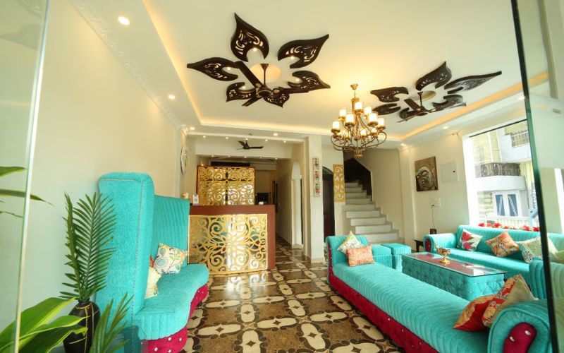 Neeraj Palace